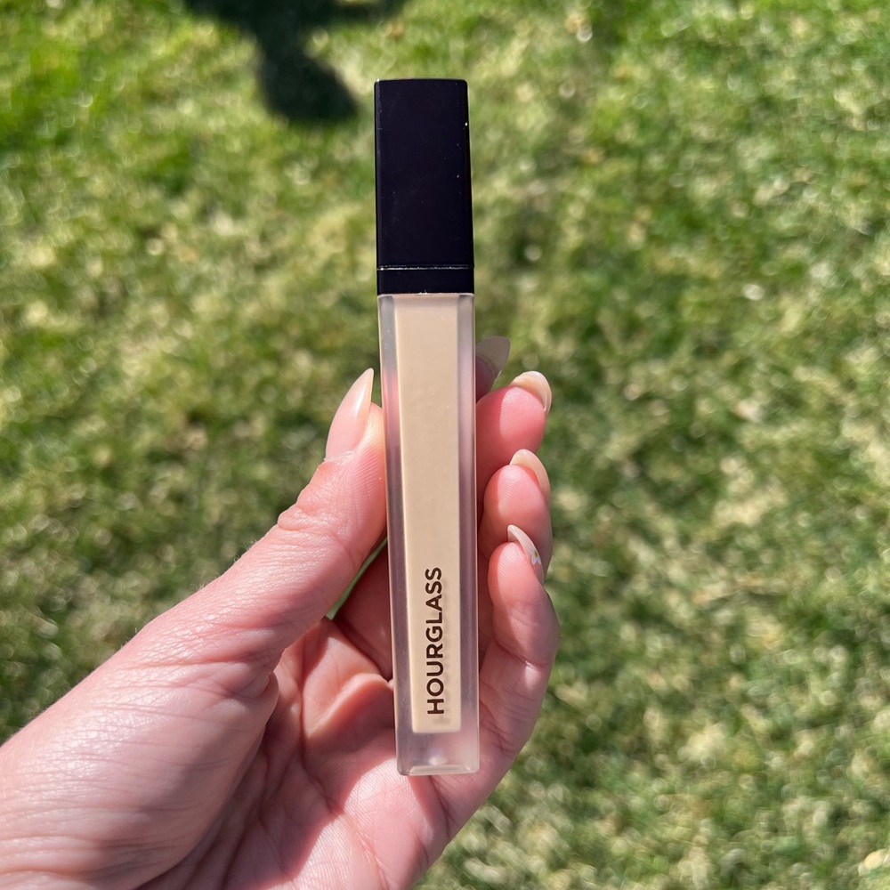 Hourglass vanish airbrush concealer
